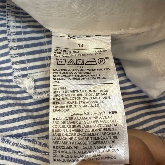 NWT Old Navy 18 Everyday Short Blue Striped Summer Casual Formal Beach Vacation - Picture 7 of 8